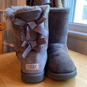 UGG boots size 6 pre-owned, still working condition